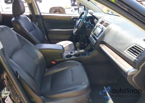 2015 Subaru Outback 3.6R Limited z USA, uszkodzony, nr VIN 4S4BSENCXF3227928